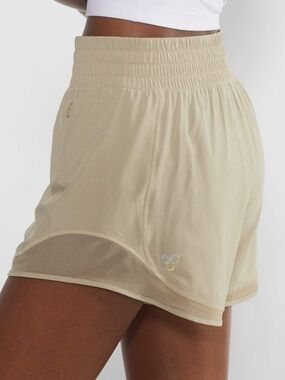 Aritzia Golden MoveTech™ Legacy Lo-Rise Shorts 2.5” Size 4 Running Activewear